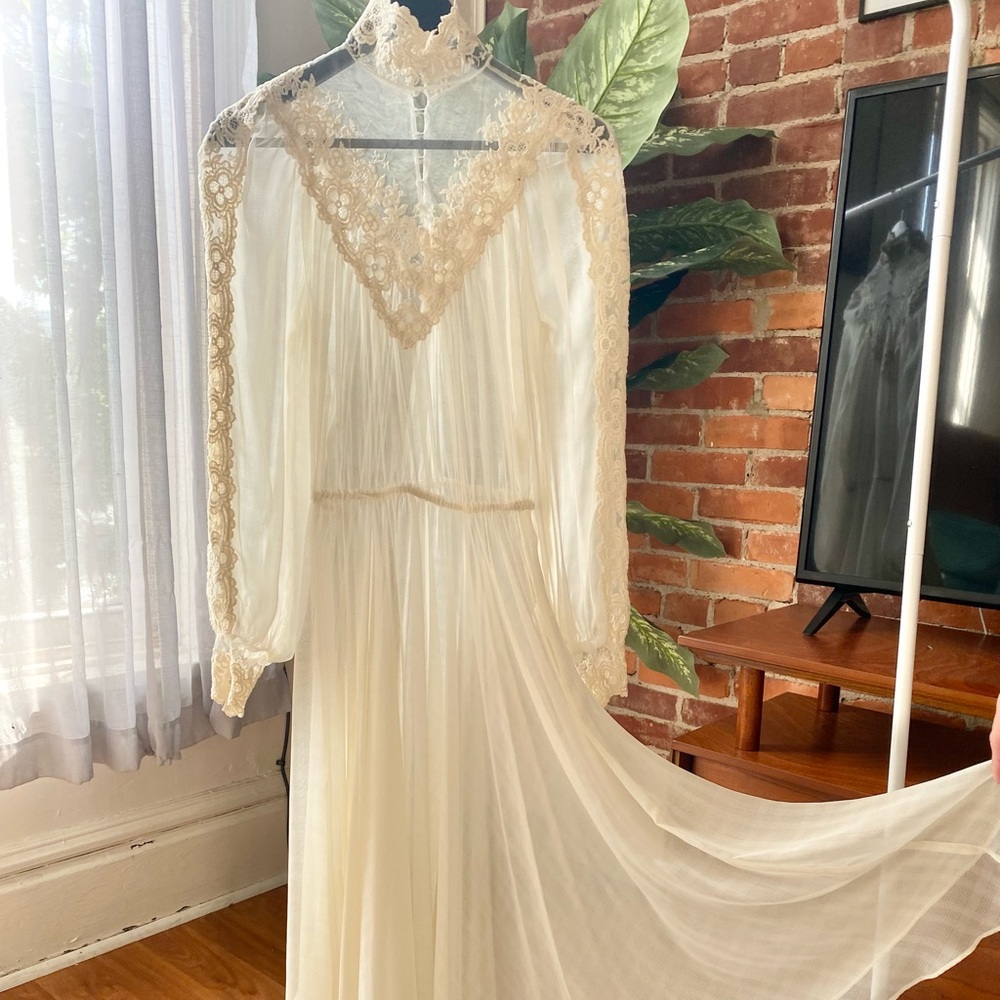 Vintage Sheer Floral Lace High Neck Bell Sleeve Wedding Dress